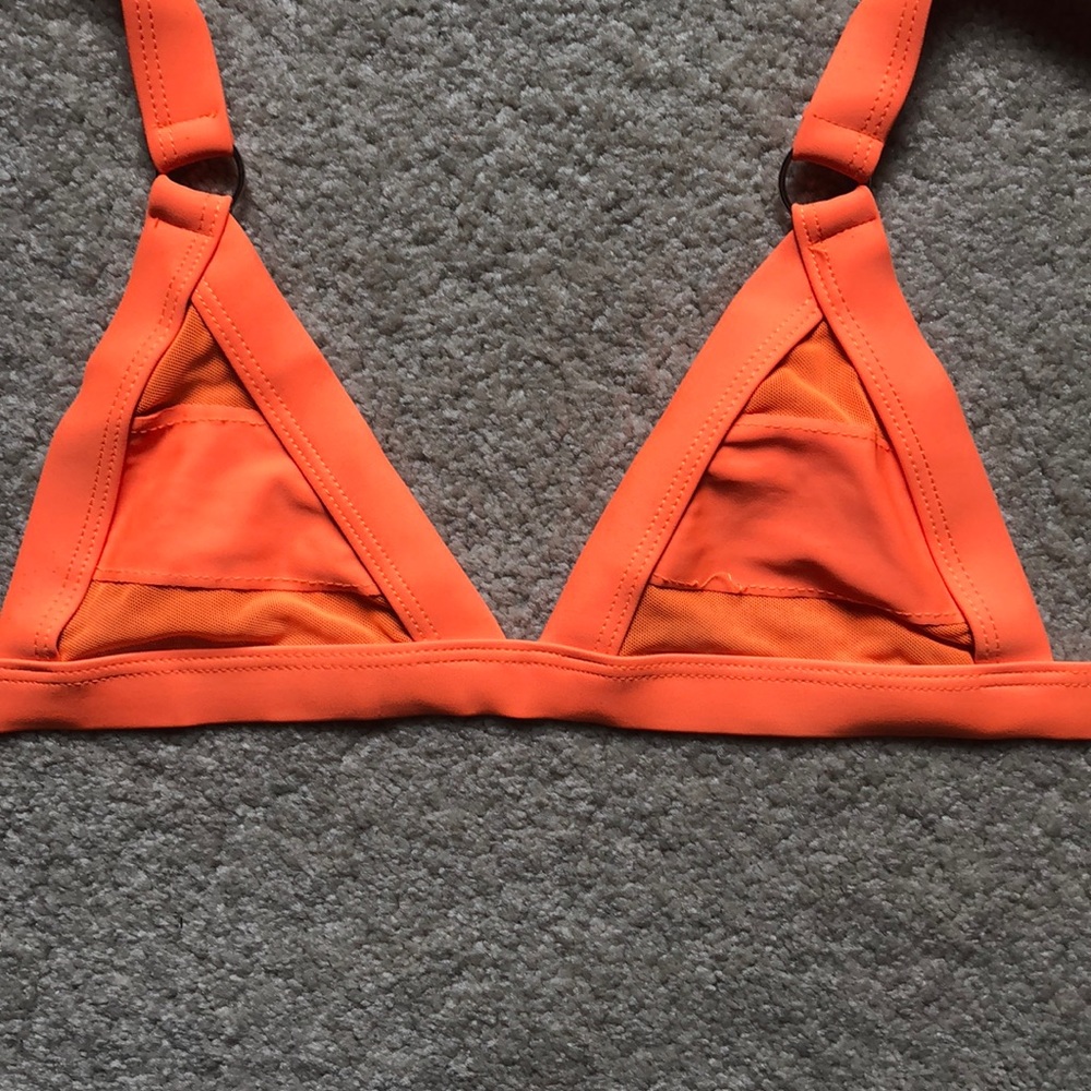 Bikini - Picture 3 of 7